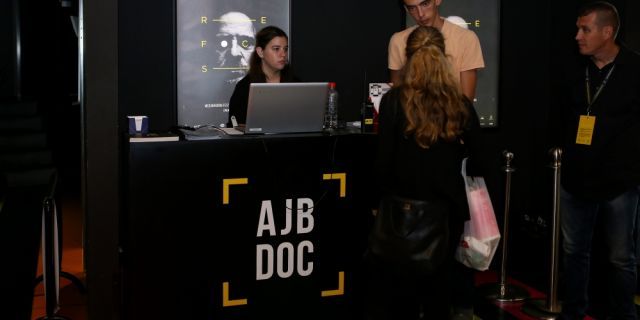 Poziv za volontiranje na AJB DOC Film Festivalu