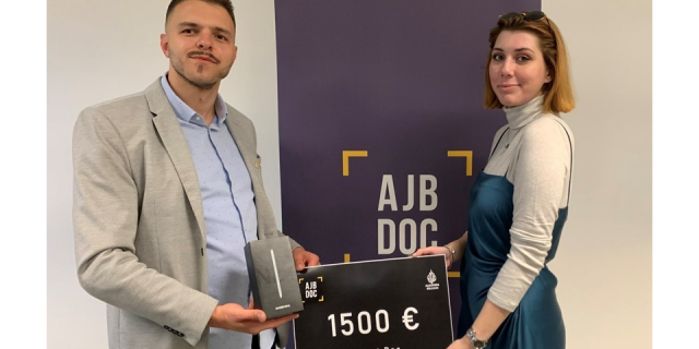 Nagradu za najbolji projekt na AJB DOC treningu 2021. dobila je Elma Iković